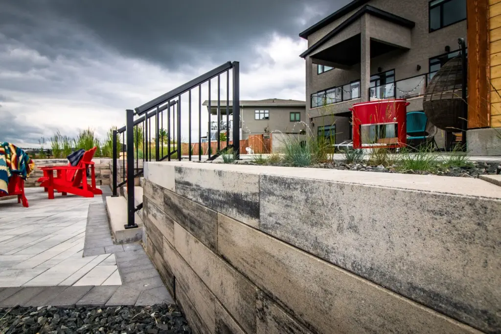 Hardscape Retaining Wall and Patio